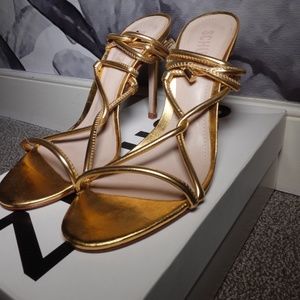 Schutz Gold Metallic DALE Women’s 7.5 US